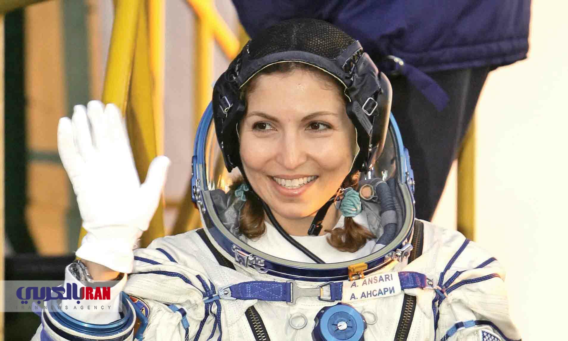 Женщина космонавт фото. Ануше Ансари. Терешкова в скафандре.